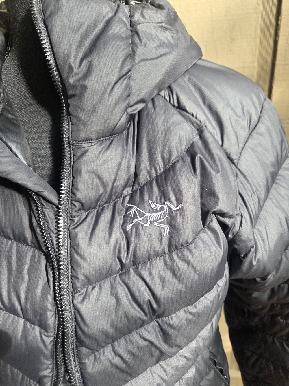 Arc'teryx Women's Thorium AR Down Hoodie - Picture 2 of 6